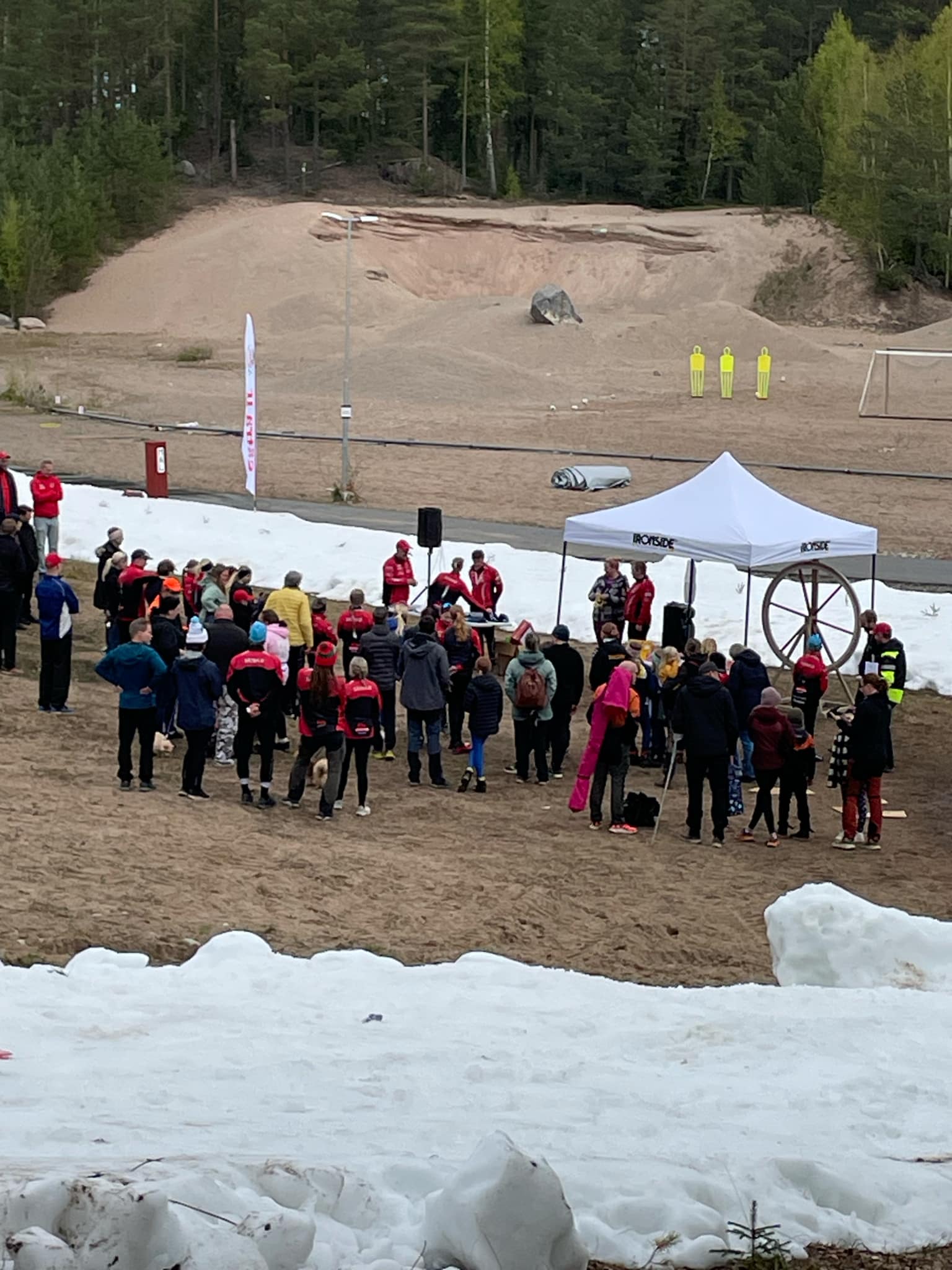 Klackberg i solsken